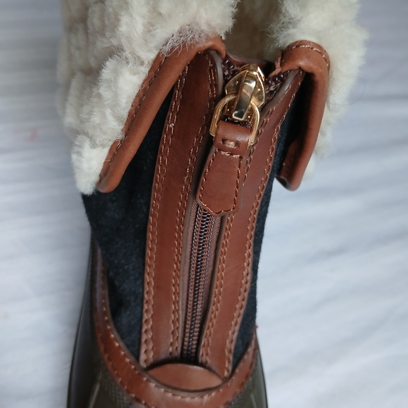 Tory Burch Tan and Black Winter Boots - Picture 14 of 16